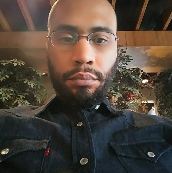 Meet your Posher, Fred All items are OBO in addition to the price! - Picture 1 of 1